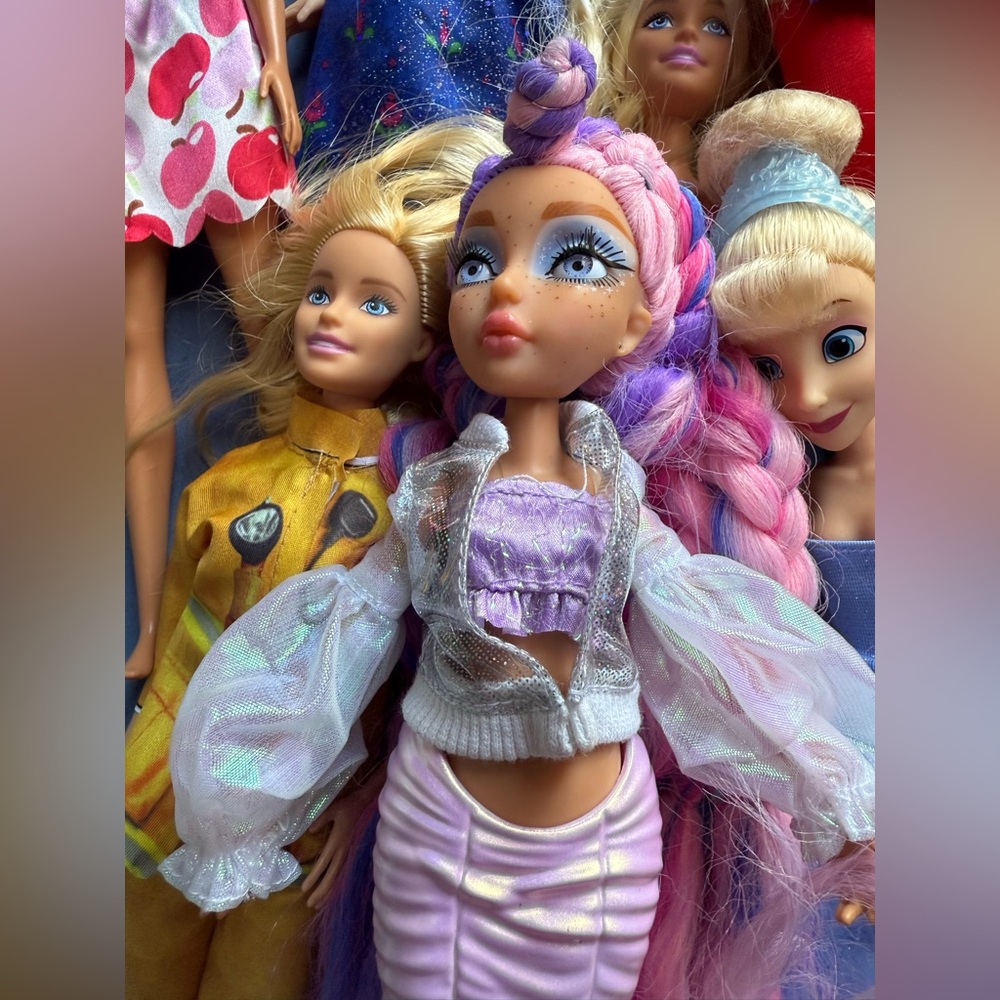 Disney Doll Collection with Red and Blue Outfits - Picture 3 of 6